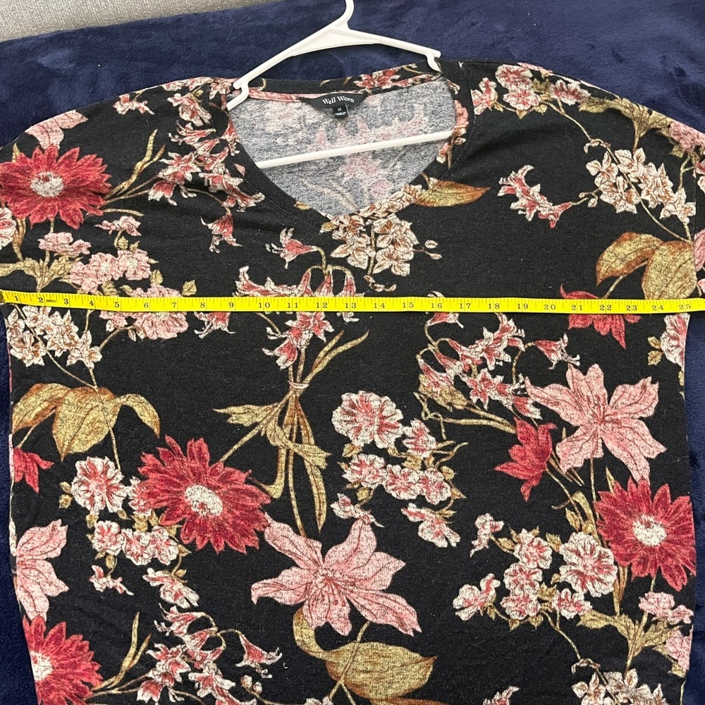 Well Worn Black Floral Women's Blouse - Picture 6 of 8